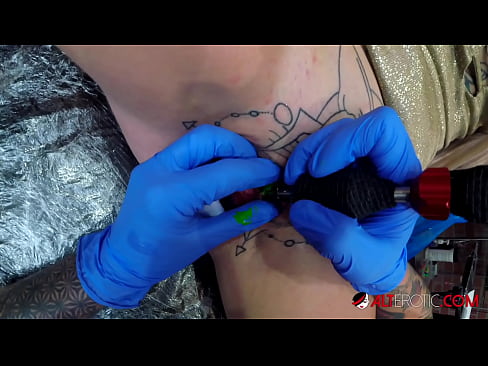 ❤️ Sully Savage oo aad u tattooed ayaa Kintirkeeda ku sawirtay tattoo ️ Galmo ☑